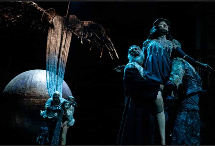 Una scena de La Cupa di Mimmo Borrelli al Teatro Bellini di Napoli