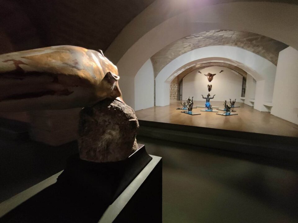 San Gennaro, Anime del Purgatorio e Crocifisso, opere dello scultore Emanuele Scuotto, nell'allestimento al Museo ARCOS di Benevento 